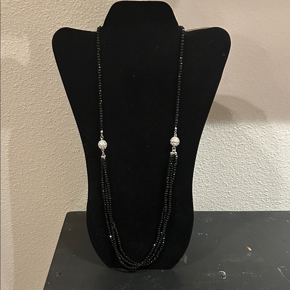 Elegant Black Beaded Necklace with Silver Accents.